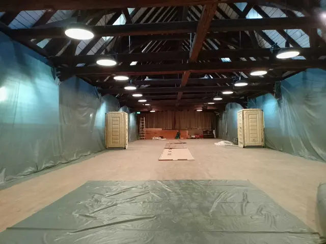 Zwischen Baustelle und Bühnenlicht: Der Herrenhof bittet um Hilfe | Foto: Fördergemeinschaft Herrenhof