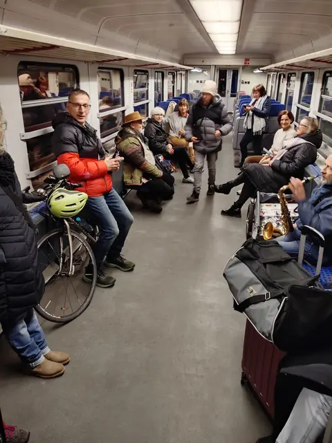 Jungfernfahrt mit vollem Abteil | Foto: Bündnis für Verkehrswende Südpfalz