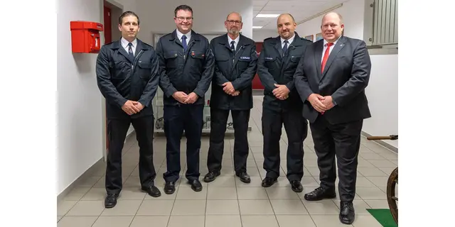 Ehrung für 25-Jahre Feuerwehrdienst, Sven Doppler, Christoph Herrmann, Stefan Morlock, Niels Schmidt, Thorsten Leva  | Foto: Freiwillige Feuerwehr Mutterstadt