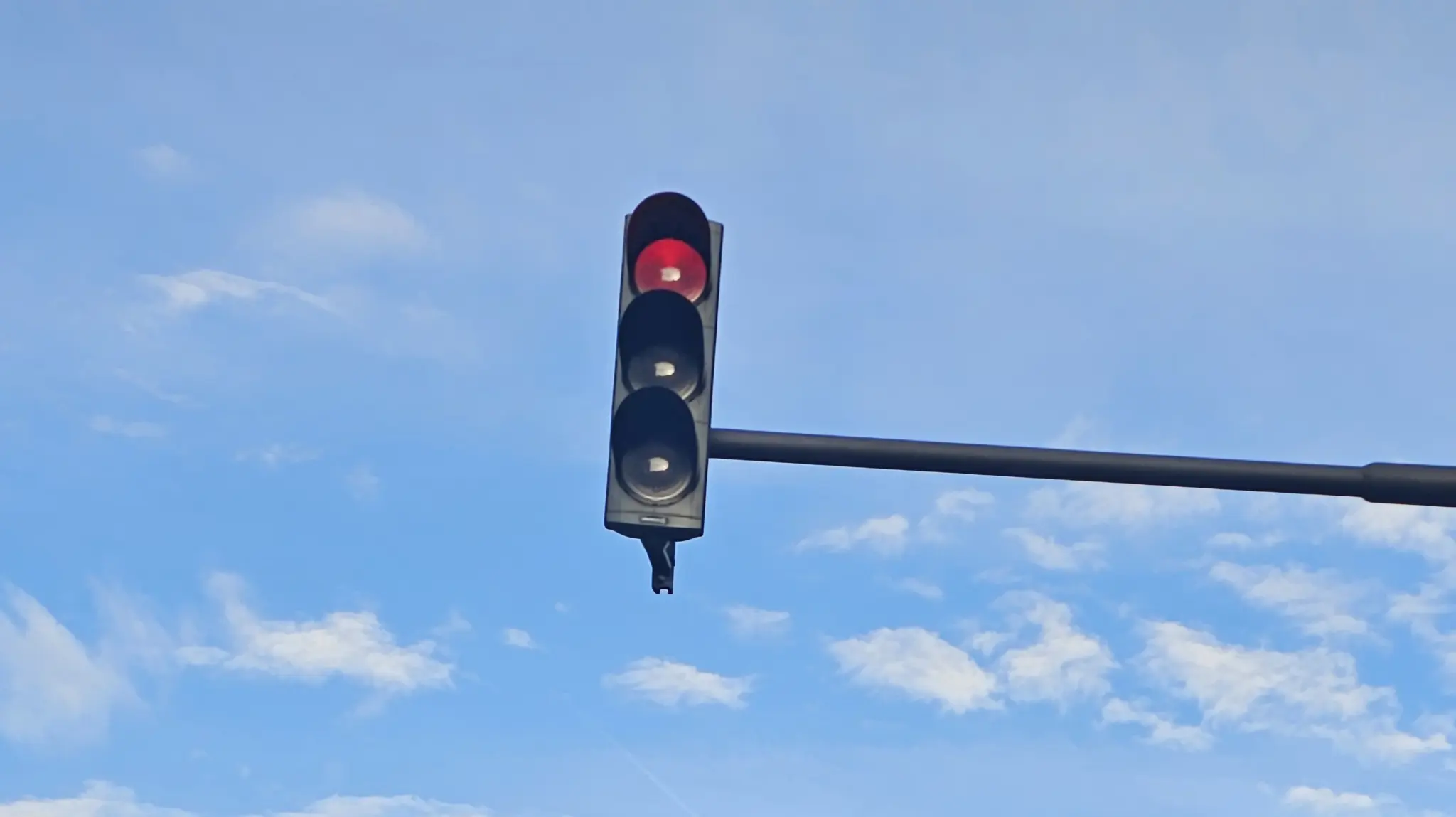 Rotlicht-missachtet-Polizei-stoppt-Radfahrer-unter-Verdacht-auf-Drogeneinfluss