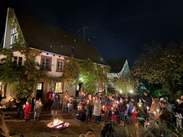 Stimmungsvoll, mit Wärme und Herz: Die St.-Martinsfeier auf dem Erlebnishof Gerhardsbrunn | Foto: Sina und Janne Bach/gratis