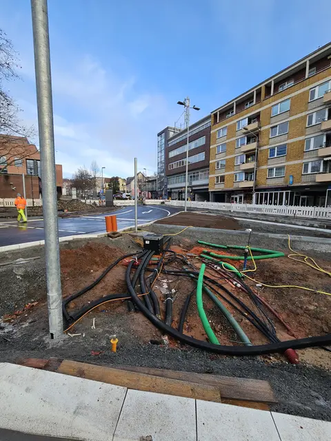 Herausforderungen einer Großbaustelle: Zusätzlich zu bereits vorhandenen Leitungen müssen neue gelegt werden. Baumpflanzungen sind nicht ohne Weiteres überall möglich. Trotzdem werden im Baufeld mehr als 20 Bäume neu gepflanzt | Foto: Stadt Kaiserslautern/gratis
