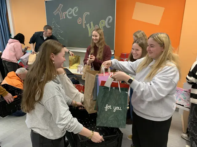 Alles ist liebevoll in schönen Geschenktüten verpackt | Foto: Peter Krietemeyer