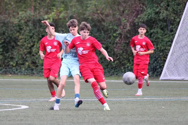 Die U15 des LSC in ihrem Heimspiel gegen den FCK. | Foto: Anpfiff ins Leben