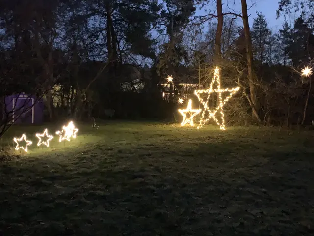 Viele Sterne zieren das Pfadfindergelände | Foto: Peter Krietemeyer