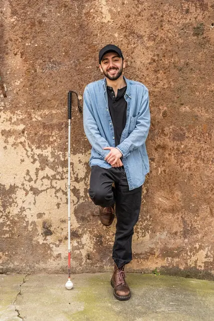 Comedian mit Sehbehinderung: Timur Turga | Foto: Mike Wahrlich/gratis