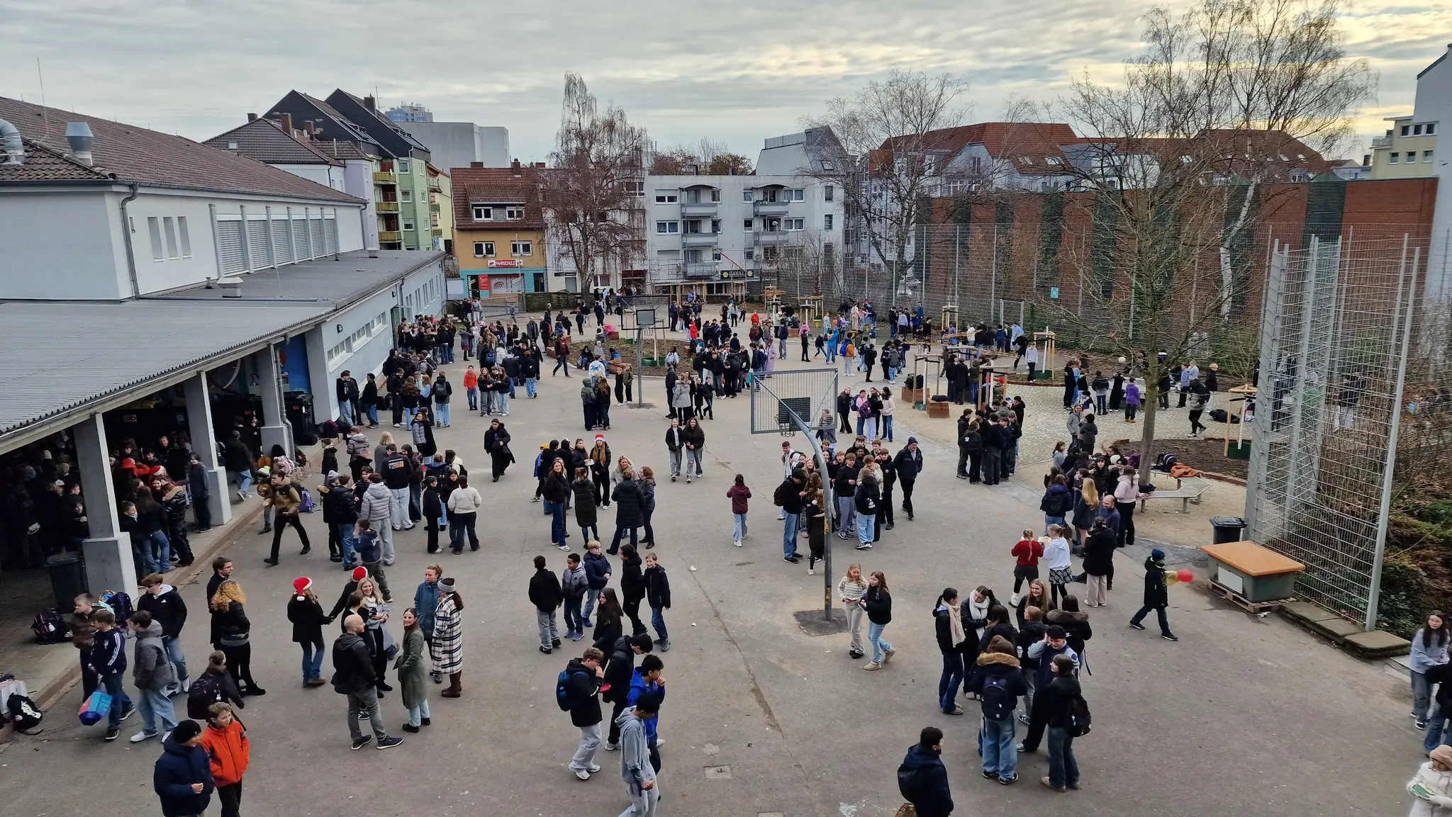 -Sieht-mega-aus-Gymnasium-am-Rittersberg-weiht-zukunftsweisenden-Klimaschulhof-ein-Bildergalerie-
