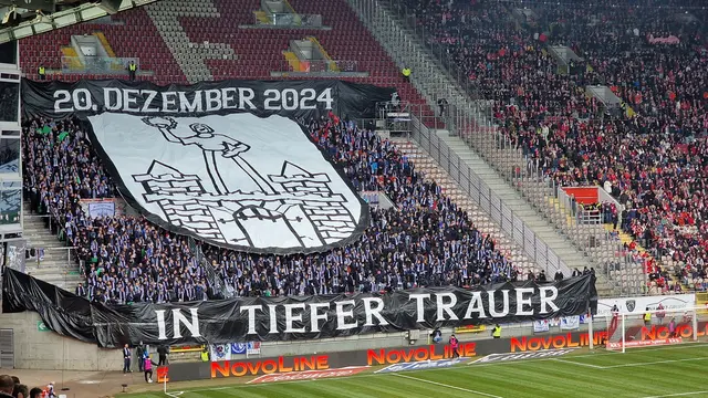 Die Fans des FC Magdeburg gedachten am Jahrestag der furchtbaren Tragödie auf dem Weihnachtsmarkt den Opfern | Foto: Ralf Vester