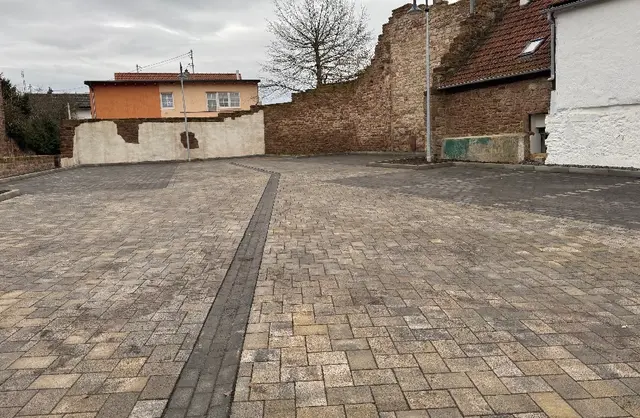 Der neue Dorfhof. | Foto: Schifferstein