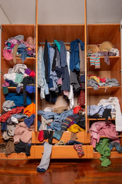 Altkleiderentsorgung in Kaiserslautern: Gut erhaltene Textilien können an den Wertstoffhöfen abgegeben werden oder werden von der Stadtbildpflege abgeholt | Foto: smirart/stock.adobe.com