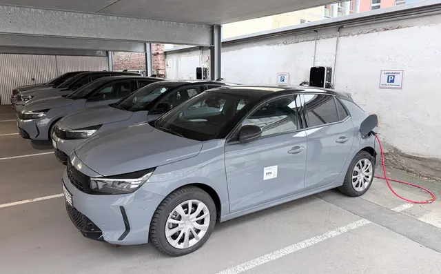 Insgesamt wurden vier Modelle vom Fahrzeugtyp Opel Corsa Electric sowie zwei Modelle des Typs Opel Mokka Electric erworben | Foto: Kreisverwaltung Kaiserslautern