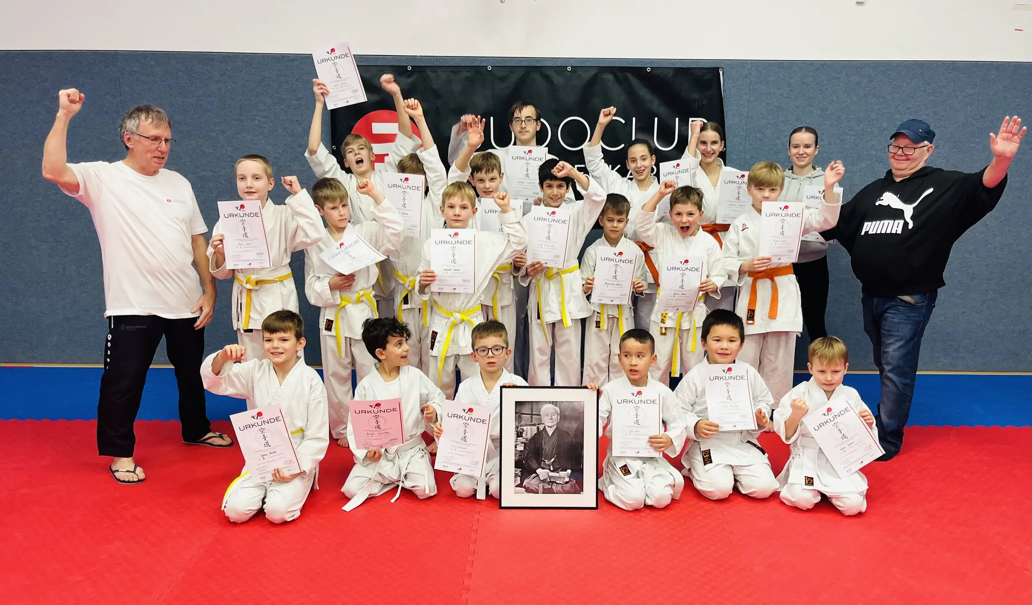 Karatepr-fung-mit-Herz-K-nnen-und-gro-er-Show