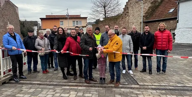 Die Wiedereröffnung des Dorfhofes in Ebertsheim.  | Foto: Schifferstein