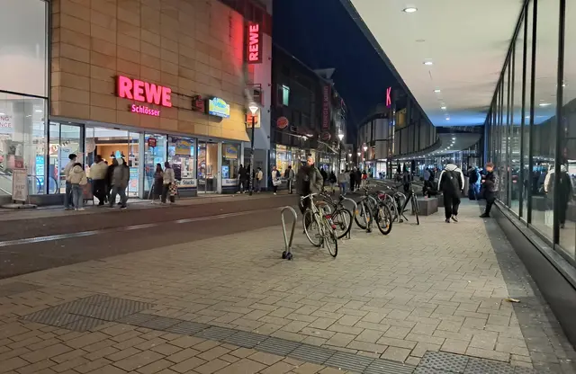 Am Montagabend sind in einem Supermarkt in der Fruchthallstraße drei minderjährige Mädchen bei einem Diebstahl festgestellt worden | Foto: Monika Klein