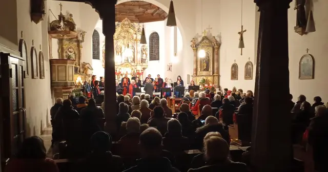 Weihnachtliche Klänge erfüllen das Gotteshaus | Foto: Chor Good News