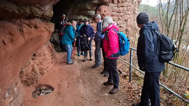 Gruppe an der Burgruine | Foto: Ich