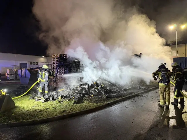 Löscharbeiten | Foto: Stadt Speyer, Brand- und Katastrophenschutz