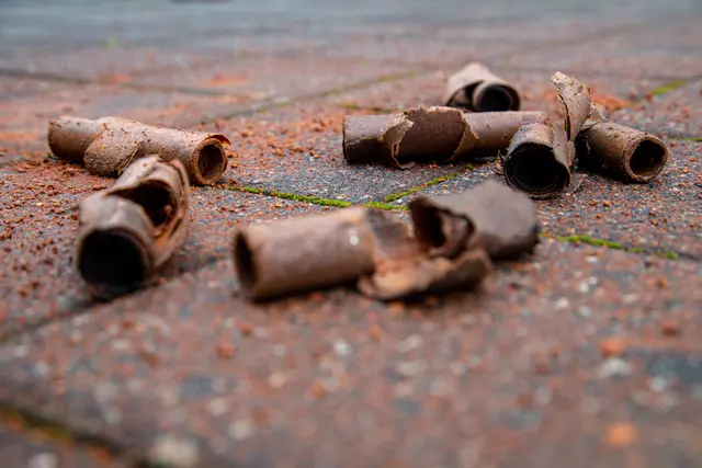 Nach den bisherigen Feststellungen besteht der Verdacht, dass ein Feuerwerkskörper als Brandursache in Betracht kommt | Foto: Robert Leßmann/AdobeStock_301360626