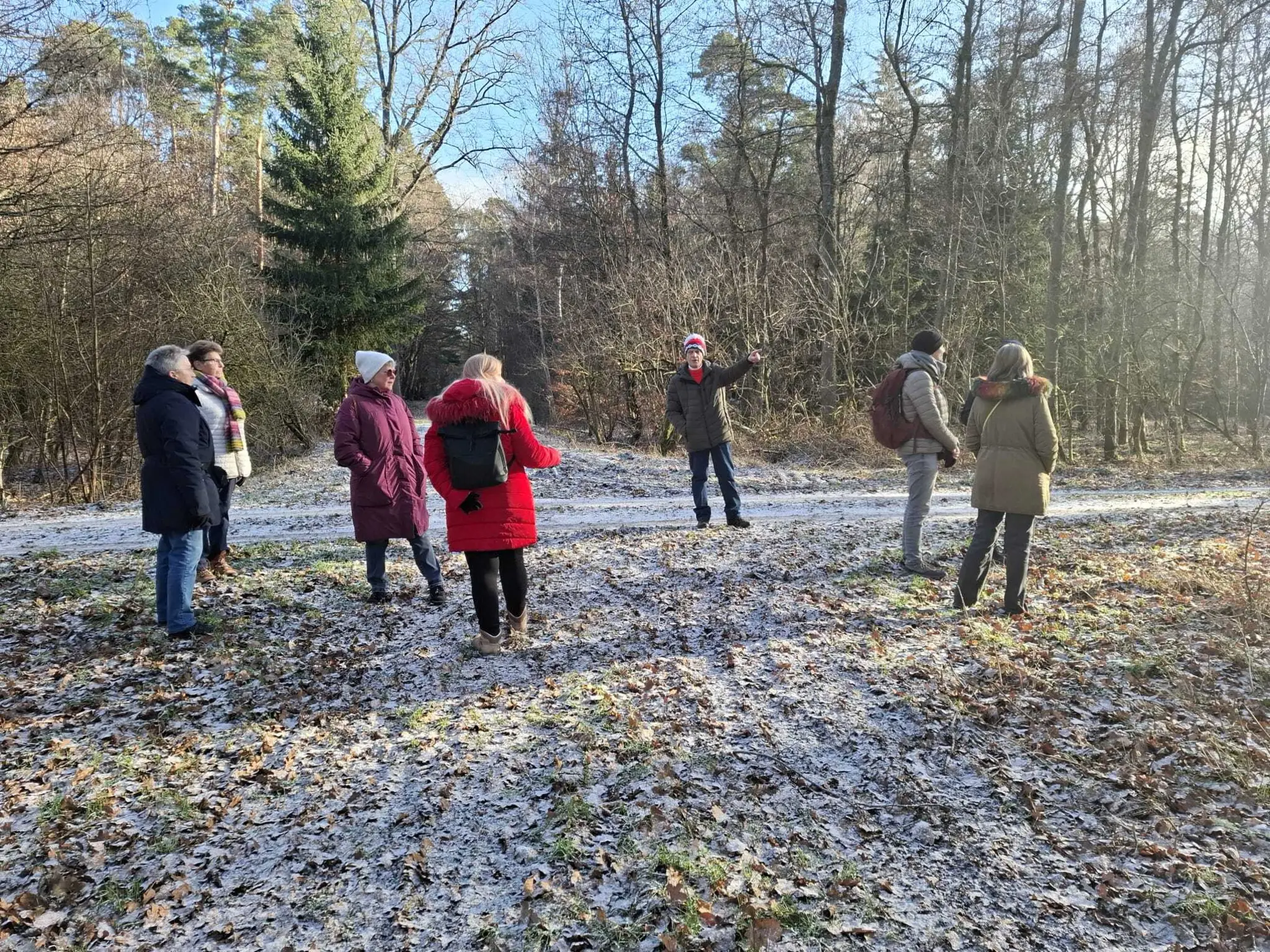 Wandern-in-der-Seniorenabteilung-ist-Geselligkeit