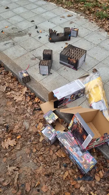 Abgebrannte Böller liegen in Karlsruhe rum | Foto: www.jowapress.de