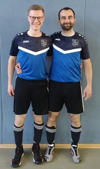 Blicken freudig auf die anstehende Oberliga-Saison (v.l.n.r. Noah Gehrhardt, Peter Sziedat) | Foto: |ArchivRVB