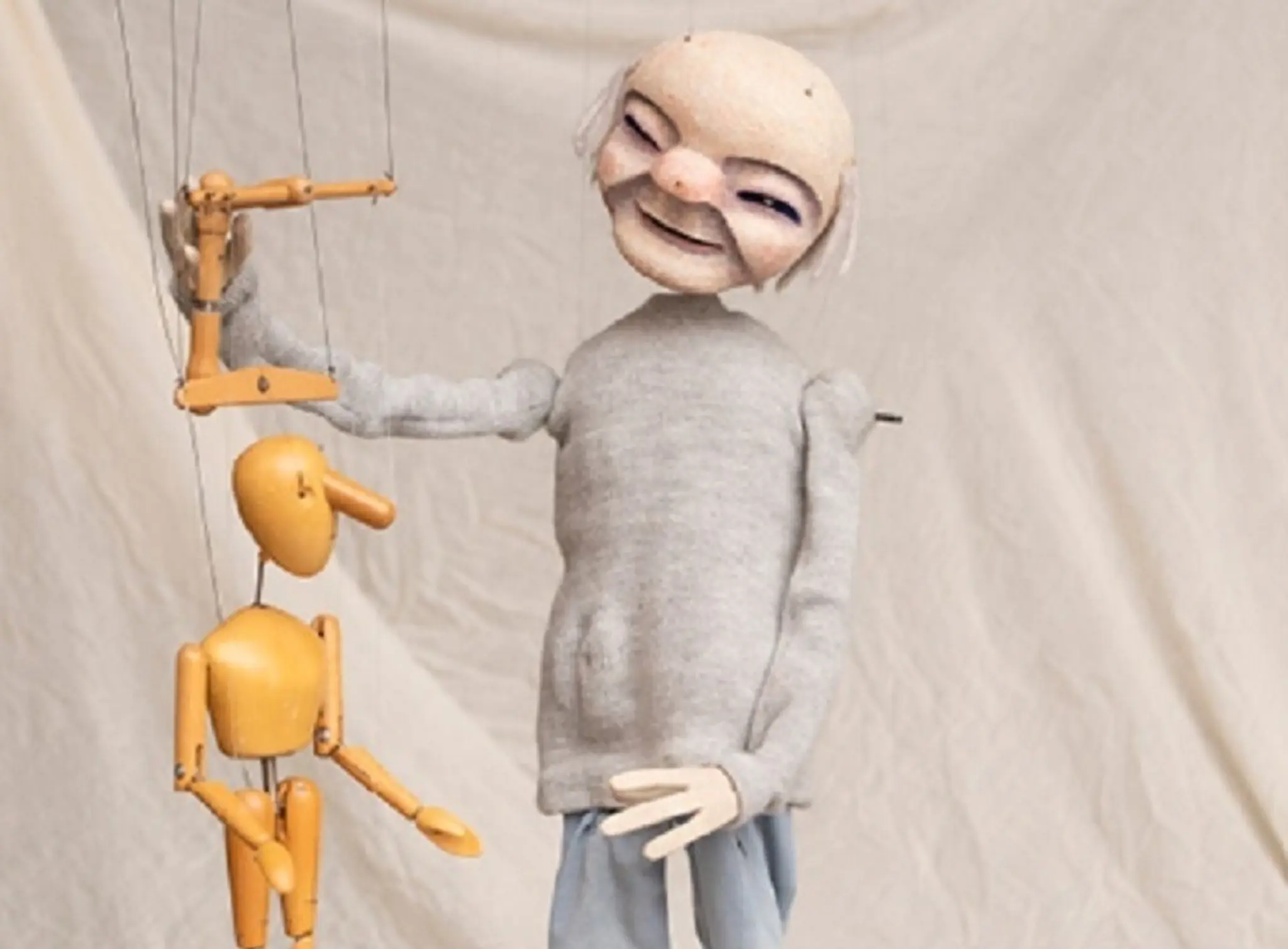 Kleines-Konzert-mit-gro-en-Figuren-Musikalische-Fadenfiguren-mit-Markus-Dorner