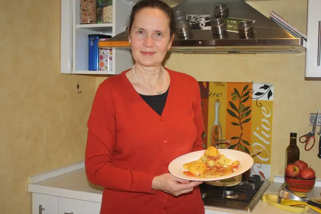 Die Pfarrersfrau mit "Himmel und Erde"  | Foto: Hannelore Schäfer