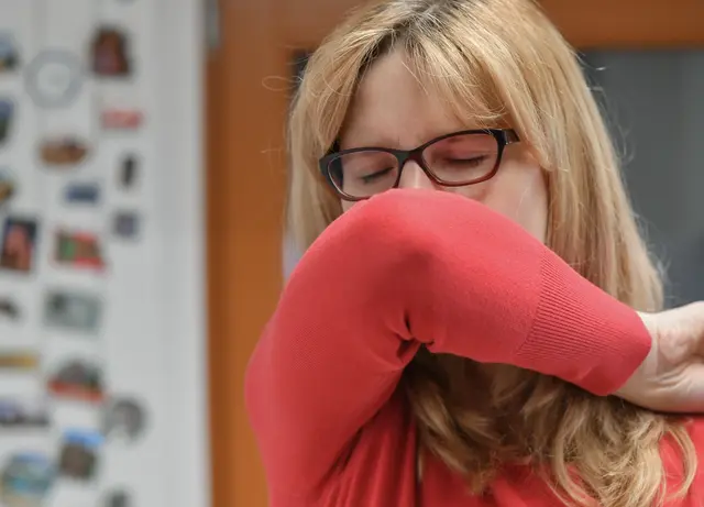 Nach einer Erkältung kann ein Reizhusten auch Wochen später anhalten | Foto: Patrick Pleul/dpa-Zentralbild/dpa