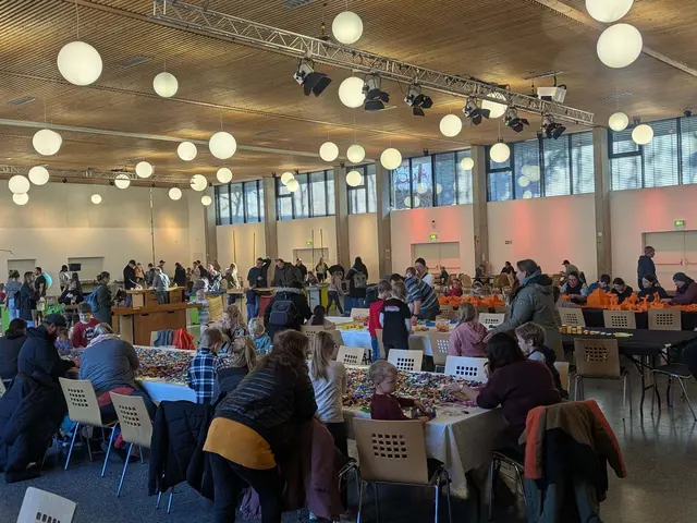 Malen, basteln, ausprobieren: Bei der Kreativzeit in der Gartenschauhalle durften Kinder bereits im Jahr 2024 malen, basteln und vieles ausprobieren | Foto: Lebenshilfe KL/Karsten Kalbheim/gratis