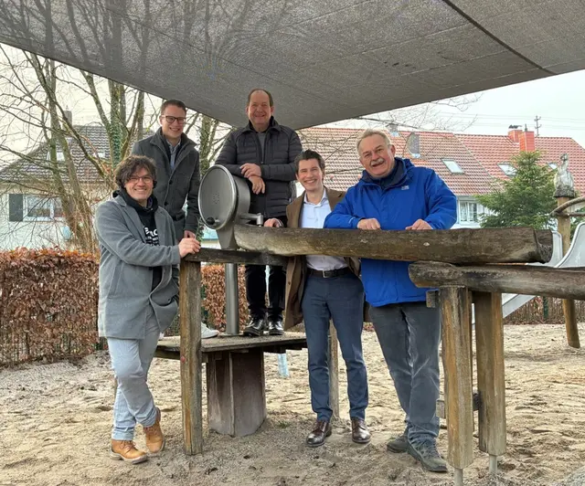 V. l.: Hans Hruschka (Beigeordneter), Alexander Kindler (Marktdirektor Sparkasse Südpfalz), Michael Gaudier (Stadtbürgermeister), Marco Breßler (Regionalmarktleiter Kandel, Sparkasse Südpfalz), Volker Merkel (Beigeordneter Stadt Kandel). | Foto: Stadt Kandel