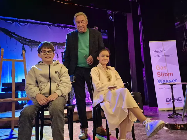 Jona und Lilly bei der Preisverleihung zusammen mit dem Schirmherr Christoph Biemann (aus der Sendung mit der Maus) | Foto: Familie Scheller und Familie Zimmer