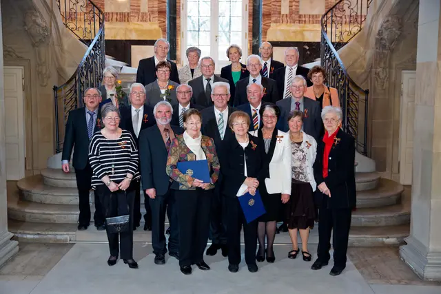 Regelmäßig werden Bürger auch vom Ministerpräsident für ihr Engagement geehrt und ausgezeichnet | Foto: Symbolbild Staatsministerium