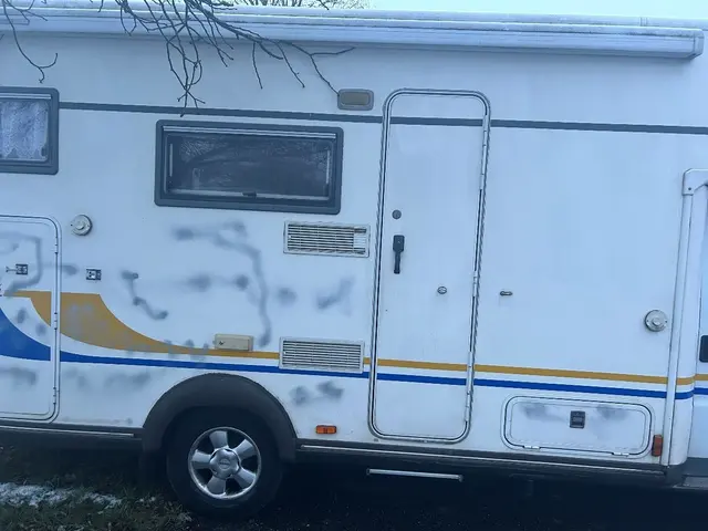 das beschädigte Fahrzeug | Foto: Polizei Bad Bergzabern