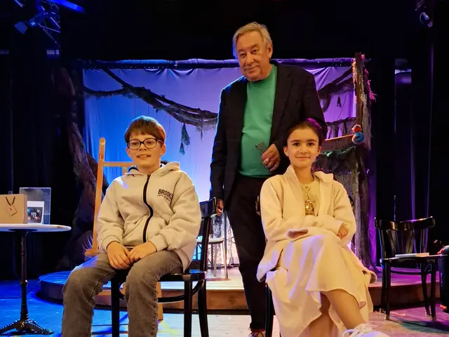 Jona und Lilly bei der Preisverleihung zusammen mit dem Schirmherr Christoph Biemann (aus der Sendung mit der Maus) | Foto: Familie Scheller und Familie Zimmer