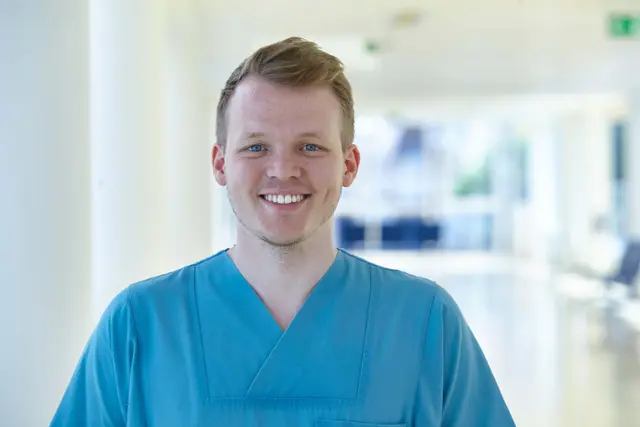 Thomas Austgen, befindet sich in der Weiterbildung zum Kinder- und Jugendpneumologen  | Foto: Westpfalz-Klinikum/gratis