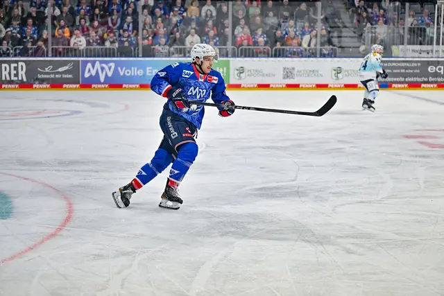 Kevin Bicker wurde mit einer Förderlizenz für Bietigheim ausgestattet.  | Foto: Adler Mannheim / Daniel Bamberger