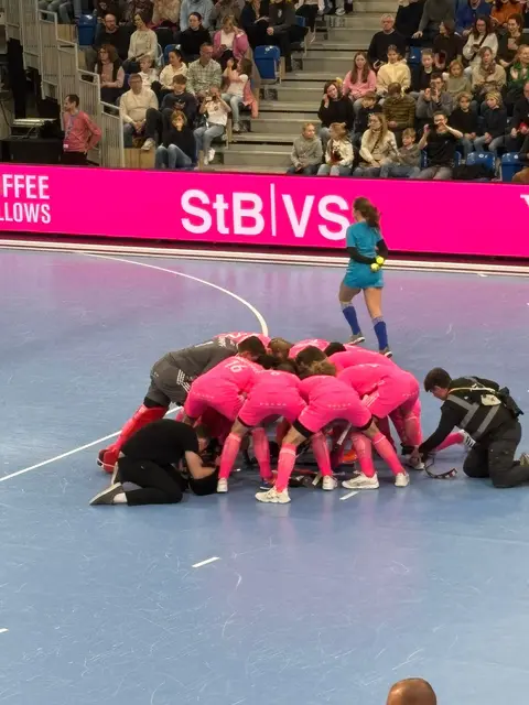 Das Deutsche Team stimmt sich auf das Spiel ein. | Foto: BAS