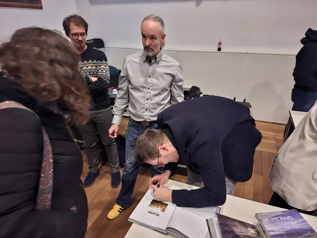 Yannick Scherthan greift zum Stift | Foto: Brigitte Melder