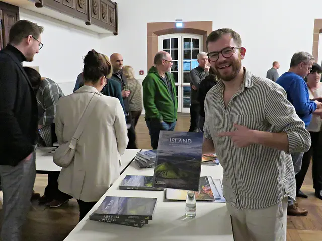 Jan Lichtenfelds kaufte auch ein Buch | Foto: Brigitte Melder