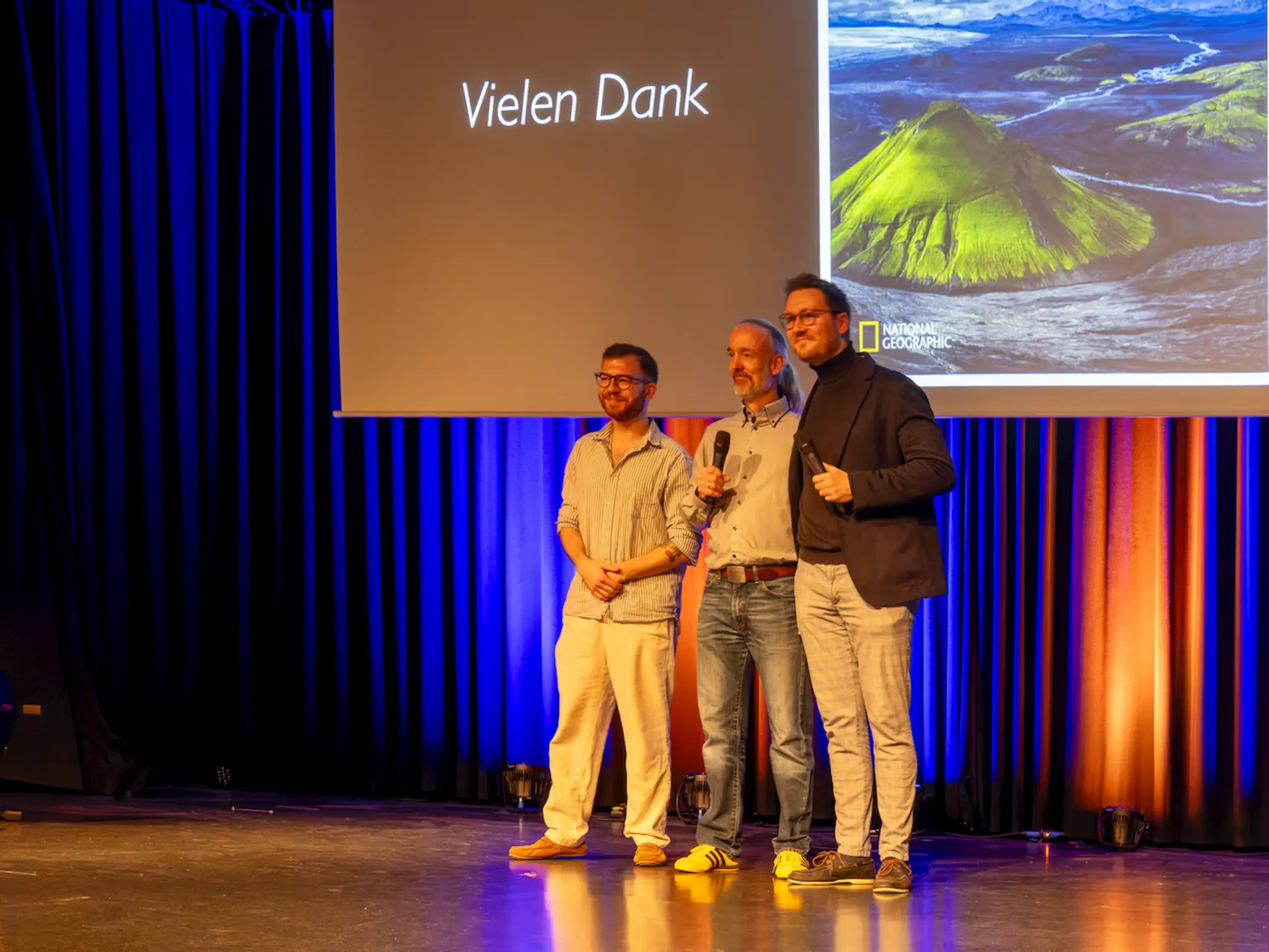 Gro-artige-Multivisionsshow-in-historischem-Ambiente