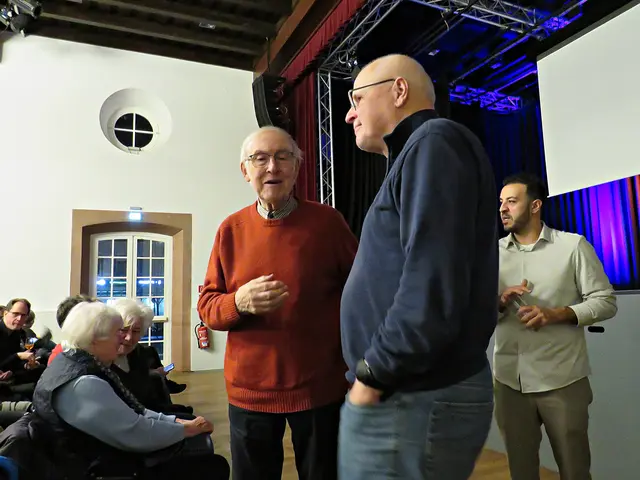 Dr. Peter Schwenn und Dr. Johann-Peter Melder tauschen sich über die Fotografie aus | Foto: Brigitte Melder