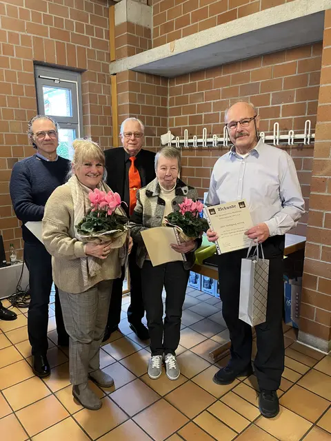10jähriges Jubiläum Sänger: Marie Luise Buchholz, Franz Carl Borho
10 Jahre Mitgliedschaft: Margot Liebscher, Karin Gordt, Sabino Lamonaca und Wolfgang Wittig | Foto: Aljoscha Kertesz