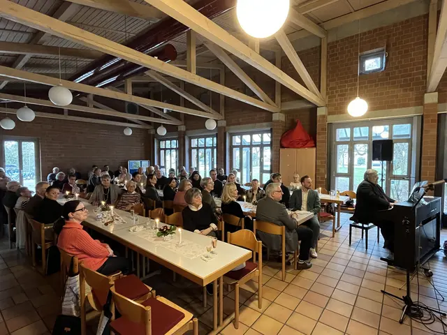 Der Gemeindesaal von Maria Königin war gut gefüllt. | Foto: Aljoscha Kertesz