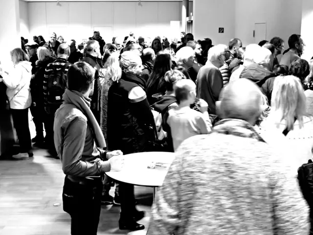 Warten auf Einlass | Foto: Brigitte Melder