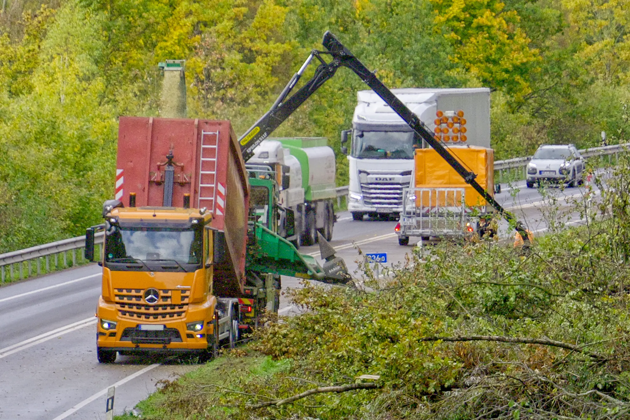 A62-gesperrt-Fahrbahn-Richtung-Trier-zwischen-Thaleischweiler-und-H-hein-d-ab-morgen-dicht