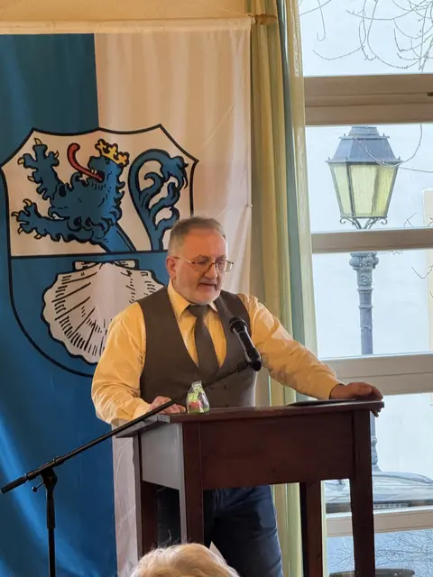 Der neu gewählte Stadtbürgermeister Hans Ruppert bei einer Neujahrsrede 2026  | Foto: Arno Mohr 