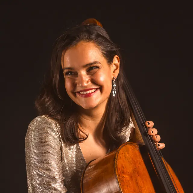 Raphaela Gromes ist eine Virtuosin am Violincello. Sie spielt gemeinsam mit dem Württembergischen Kammerorchester Heilbronn in der Fruchthalle Kaiserslautern | Foto: Michaela Weber Photography/gratis