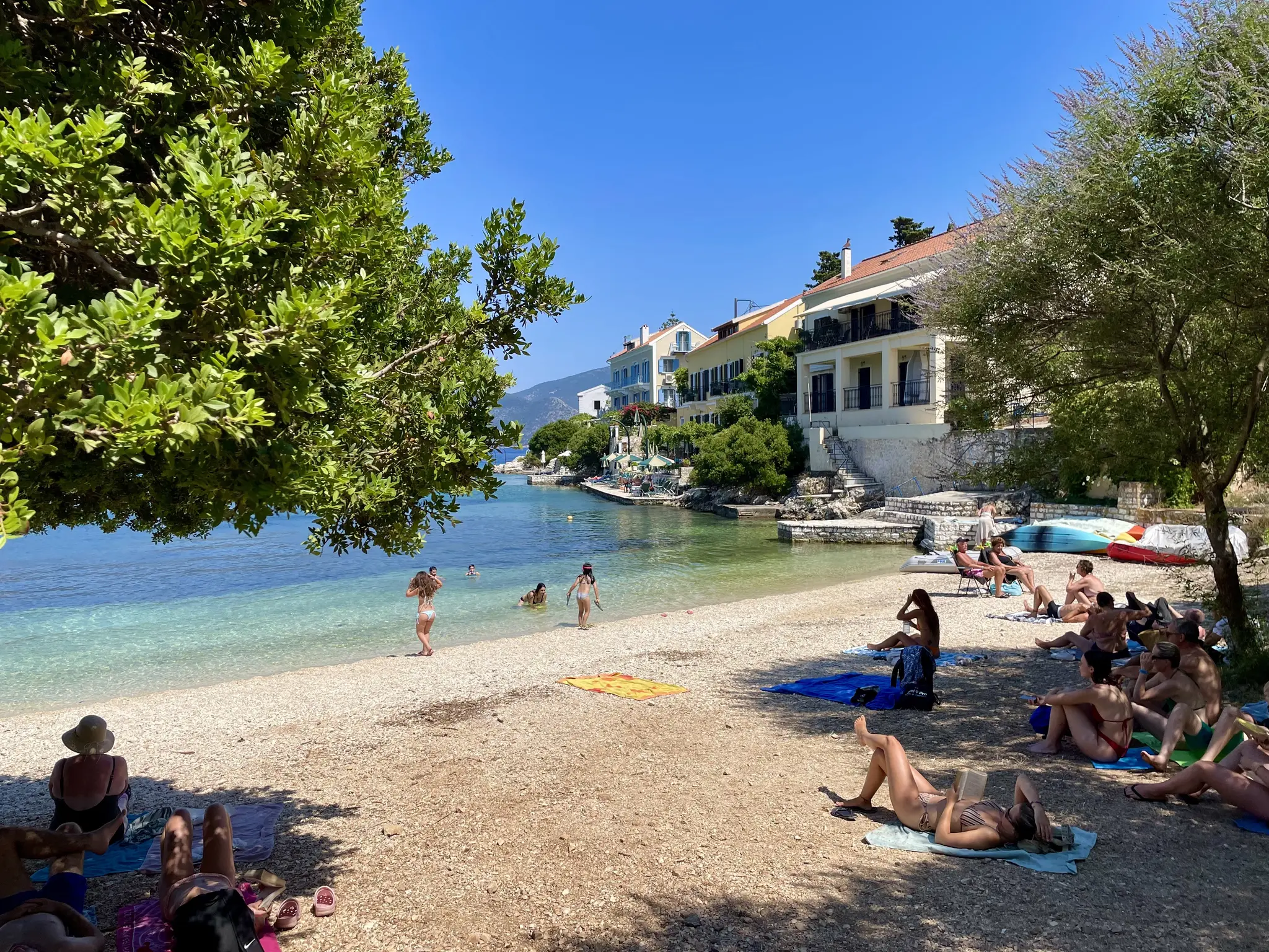 Meer-Stein-und-Himmel-vereint