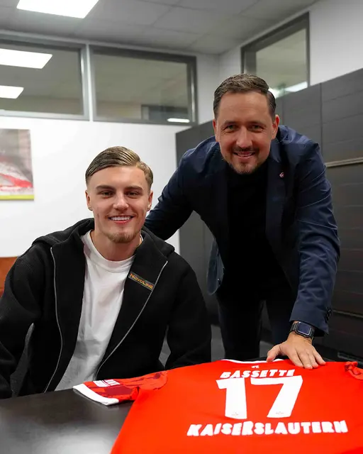 FCK-Sportdirektor Marcel Klos (rechts) mit Neuzugang Norman Bassette | Foto: 1. FC Kaiserslautern