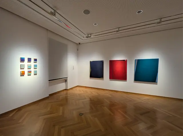 Impression der aktuellen Wechselausstellung "KUNST - STOFF . Positionen zeitgenössischer textiler Kunst" | Foto: Forum ALTE POST